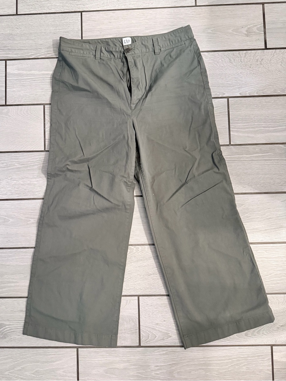 GAP Men's Wide-Leg Olive Chinos